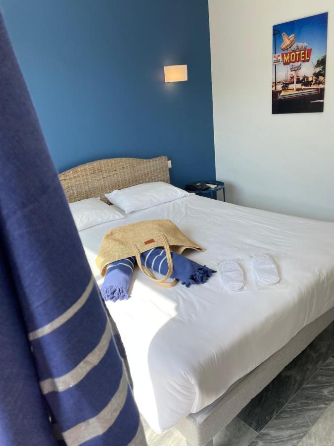 Amerique Hotel Palavas - Piscine - Plage エクステリア 写真