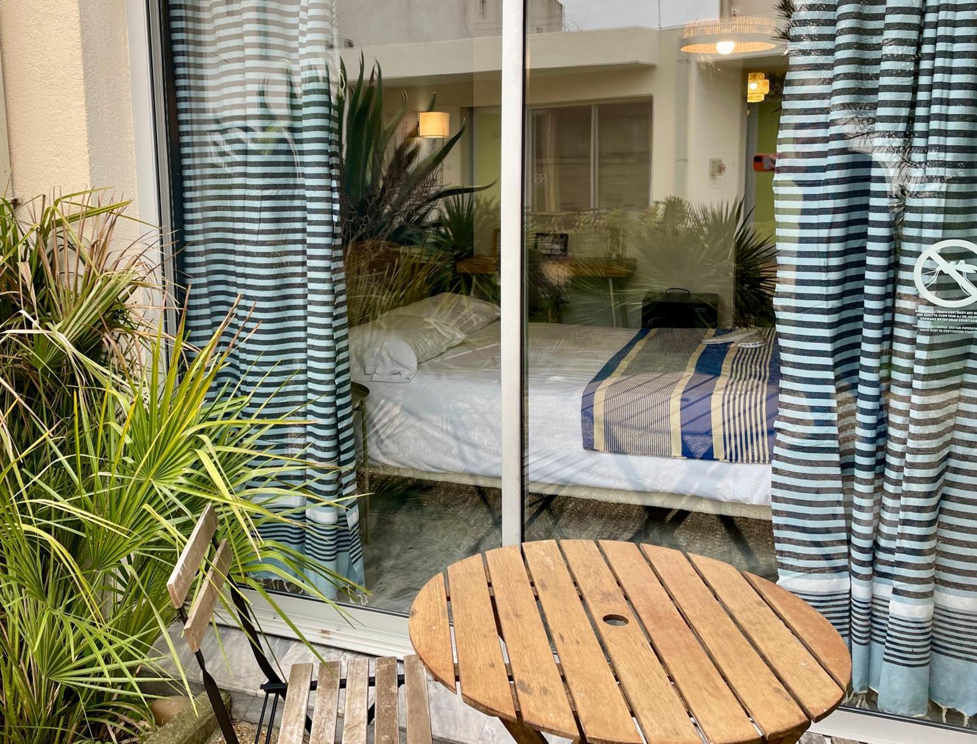 Amerique Hotel Palavas - Piscine - Plage エクステリア 写真